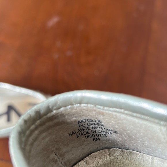 Anne Klein sports Slip On Low Wedge Pump Heels • Women’s 6M - Picture 4 of 4